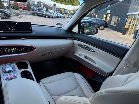 Used 2022 Genesis GV70 2.5T w/ Advanced Package image 42