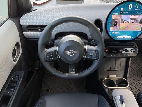 Used 2025 MINI Cooper 4-Door Hardtop FWD image 12