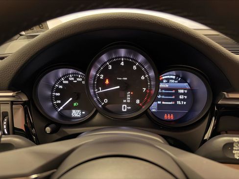 Certified 2025 Porsche Macan image 21