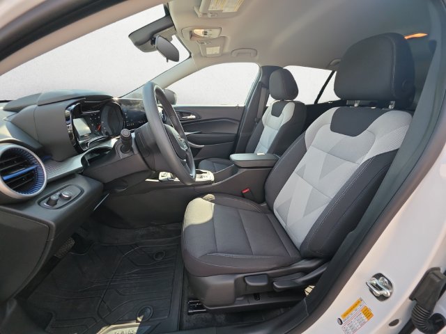 New 2026 Chevrolet Trax LS w/ LS Convenience Package FWD image 9