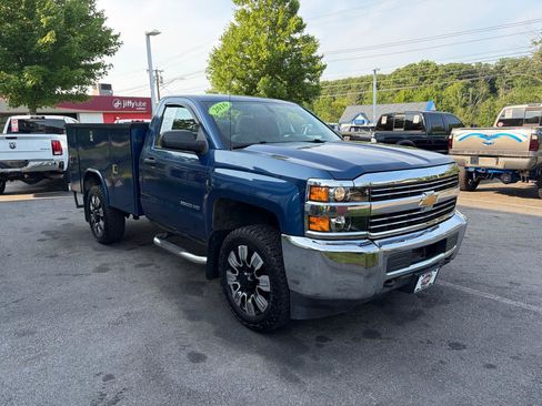 Used 2016 Chevrolet Silverado 2500 W/T AWD/4WD image 4