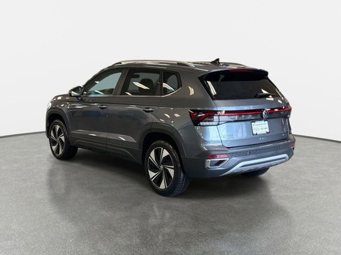 New 2026 Volkswagen Taos SE image 7