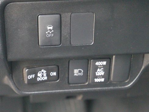 Used 2020 Toyota Tacoma TRD Off-Road w/ Technology Package AWD/4WD image 17