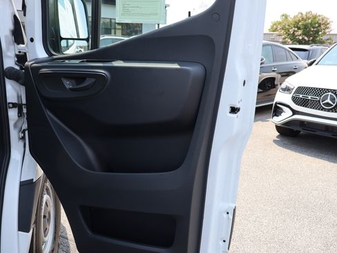 Used 2024 Mercedes-Benz eSprinter 170 Cargo image 21