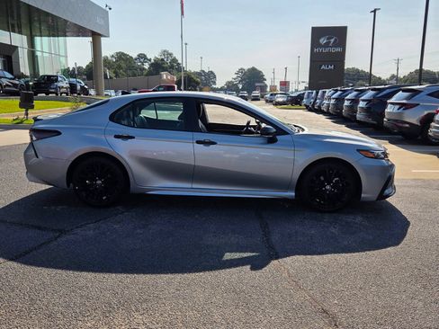 Used 2022 Toyota Camry SE w/ Convenience Package FWD image 14