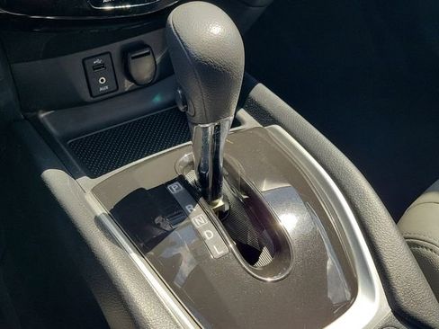 Used 2015 Nissan Rogue SV FWD image 27