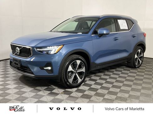 Used 2025 Volvo XC40 B5 Plus image 5