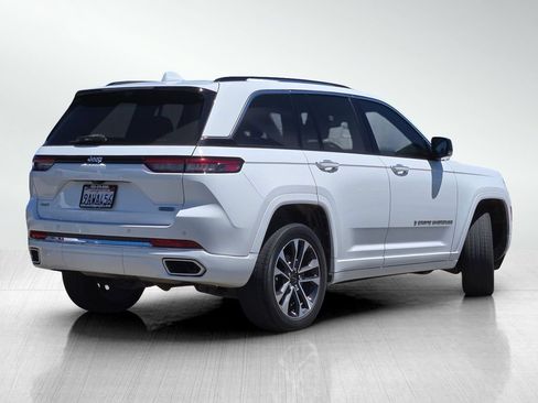 Used 2022 Jeep Grand Cherokee Overland w/ Luxury Tech Group IV AWD/4WD image 4