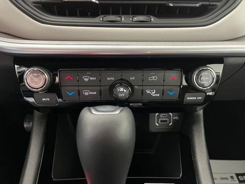 Used 2026 Jeep Compass Limited AWD/4WD image 33