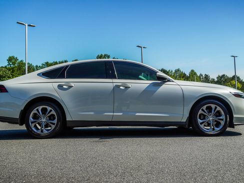 Used 2023 Honda Accord EX image 6