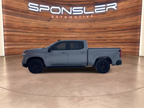 Used 2024 Chevrolet Silverado 1500 LT image 2