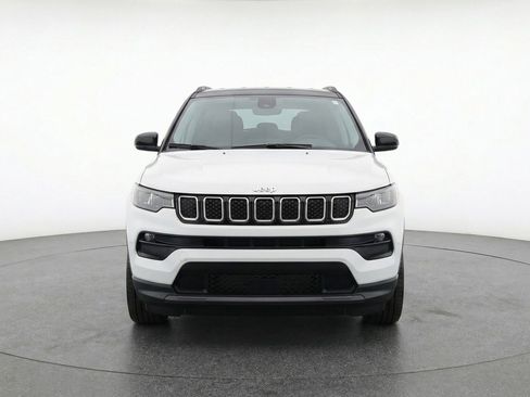 Used 2025 Jeep Compass Limited image 2