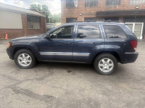 Used 2010 Jeep Grand Cherokee Laredo AWD/4WD image 2