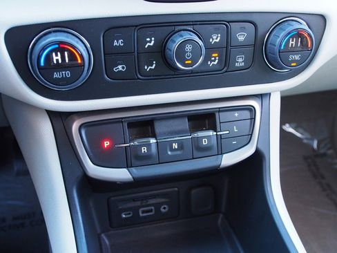 Used 2024 GMC Terrain Denali w/ Denali Premium Package image 25