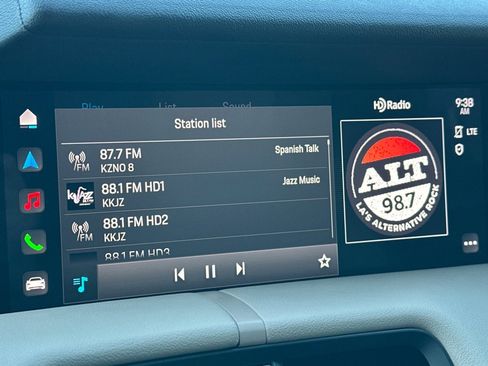 Used 2023 Porsche Taycan image 17