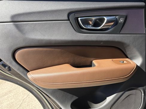 Used 2022 Volvo XC60 B5 Inscription w/ Advanced Package image 23