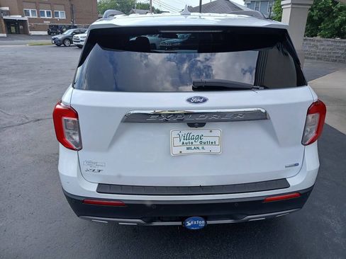 Used 2020 Ford Explorer XLT w/ Equipment Group 202A AWD/4WD image 18