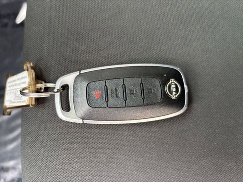 Used 2025 Nissan Versa SV FWD image 18