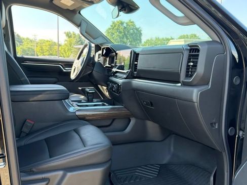 Used 2025 Chevrolet Silverado 1500 LT Trail Boss w/ LT Trail Boss Premium Package AWD/4WD image 22