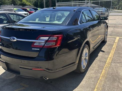 Used 2016 Ford Taurus SE FWD image 4