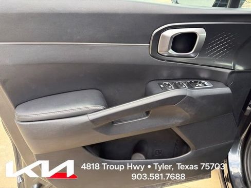 Certified 2025 Kia Sorento S w/ Panoramic Sunroof Package FWD image 15