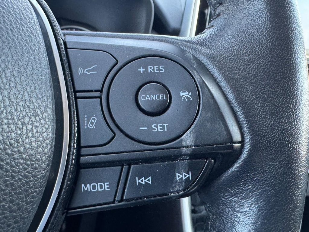 Used 2021 Toyota RAV4 XLE Premium AWD/4WD image 18