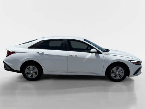 New 2026 Hyundai Elantra SE FWD image 6