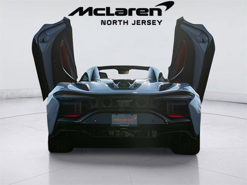 Used 2025 McLaren Artura Spider image 14