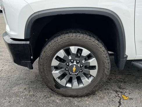 Used 2023 Chevrolet Silverado 2500 Custom w/ Custom Value Package image 3