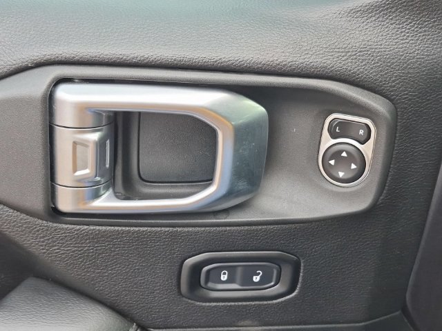 Used 2019 Jeep Wrangler Unlimited Sahara AWD/4WD image 14