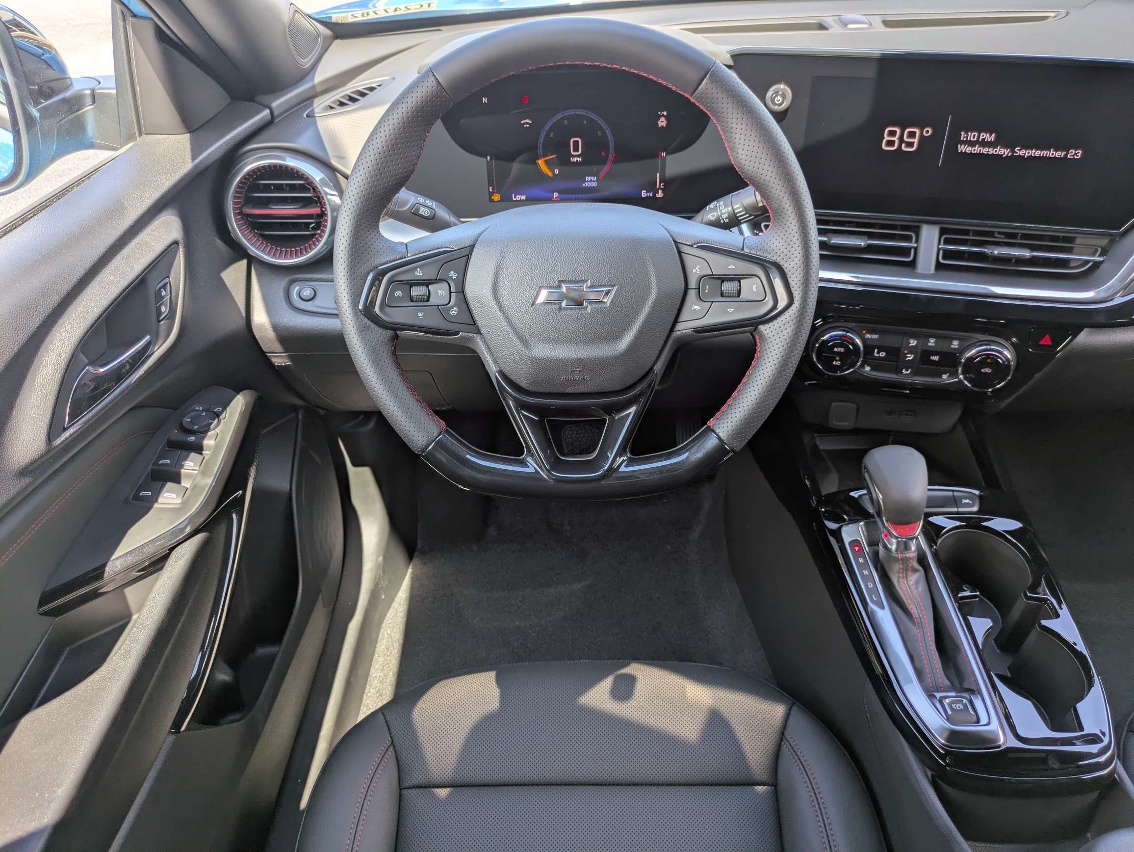 New 2026 Chevrolet Trax RS w/ Sunroof Package FWD image 4