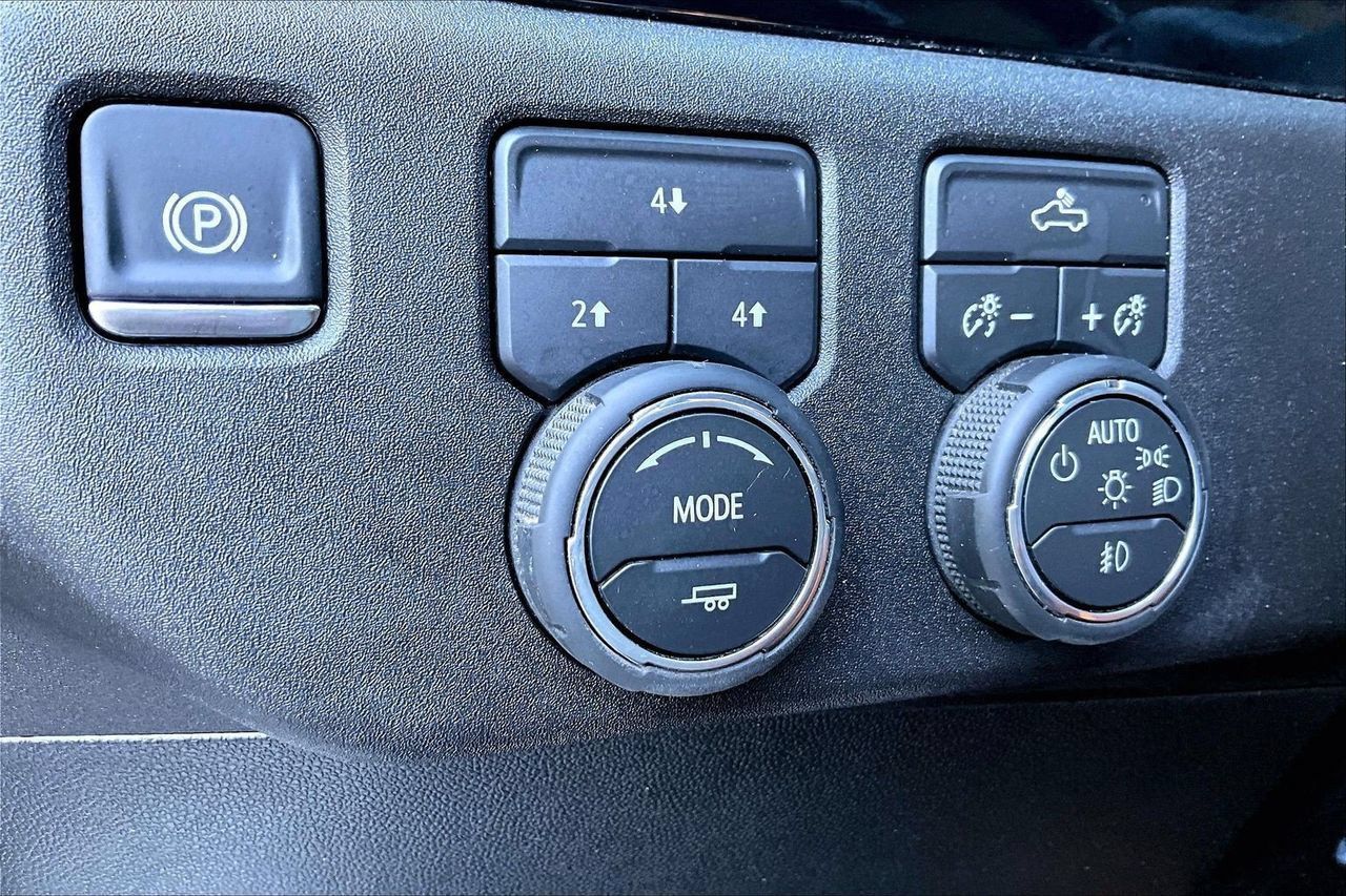 Used 2025 Chevrolet Silverado 2500 LT w/ Convenience Package AWD/4WD image 27