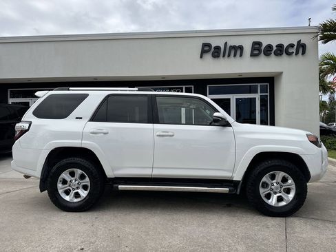Used 2021 Toyota 4Runner SR5 Premium w/ Moonroof Package AWD/4WD image 23