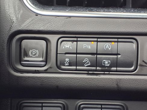 Used 2023 Chevrolet Suburban Z71 w/ Luxury Package AWD/4WD image 13