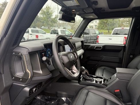New 2025 Ford Bronco Badlands image 25