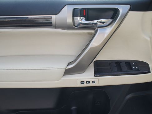 Used 2021 Lexus GX 460 Luxury w/ Sport Design Package AWD/4WD image 30