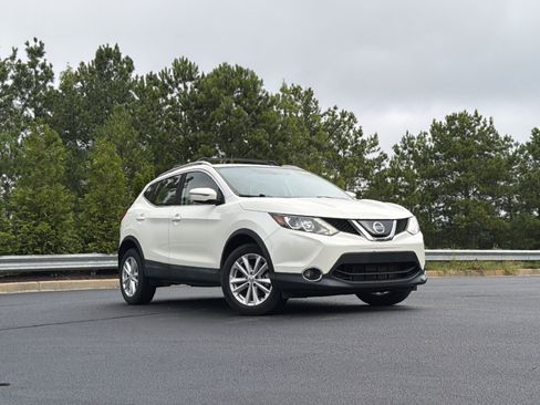 Used 2018 Nissan Rogue Sport SV w/ SV All-Weather Package AWD/4WD image 2