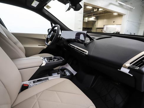 New 2026 BMW iX xDrive45 w/ Premium Package image 30