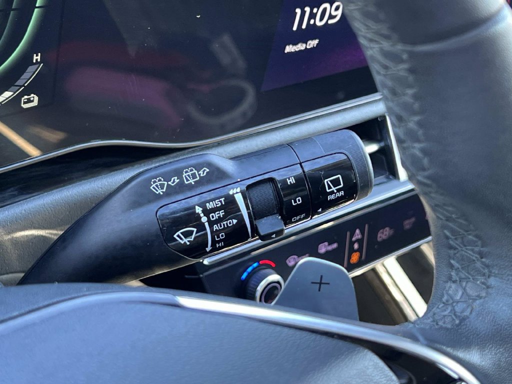 Used 2023 Kia Niro EX FWD image 31
