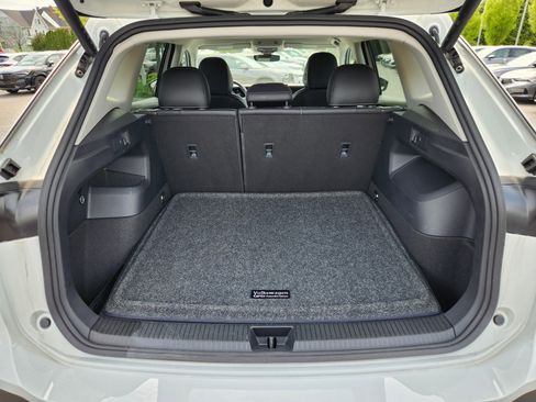 Used 2025 Volkswagen Tiguan SE FWD image 18