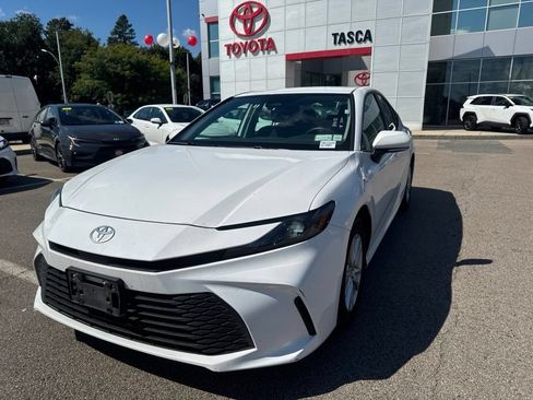 Used 2025 Toyota Camry LE FWD image 2