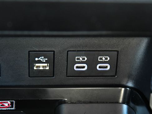 Used 2025 Toyota Camry SE image 27