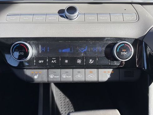 Used 2023 Hyundai Elantra SEL w/ Convenience Package image 32