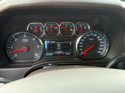 Used 2019 Chevrolet Suburban LT RWD image 18