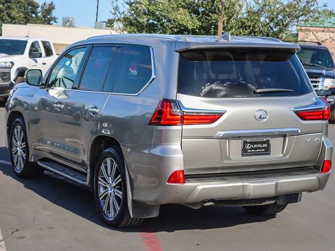 Used 2018 Lexus LX 570 4WD image 2