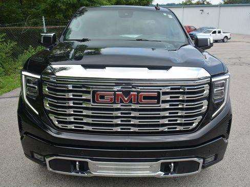 Used 2024 GMC Sierra 1500 Denali w/ Technology Package AWD/4WD image 2