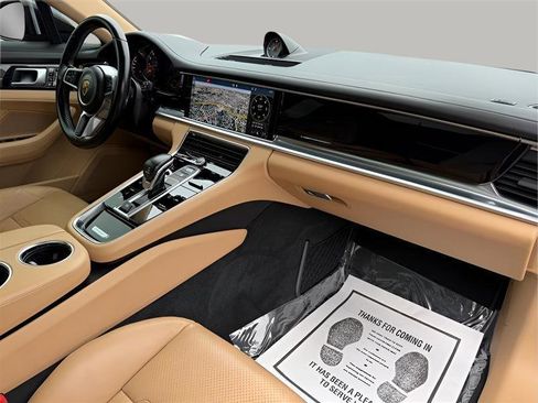 Used 2018 Porsche Panamera 4 image 33
