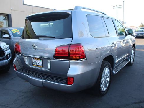 Used 2008 Lexus LX 570 4WD w/ Technology Pkg image 7