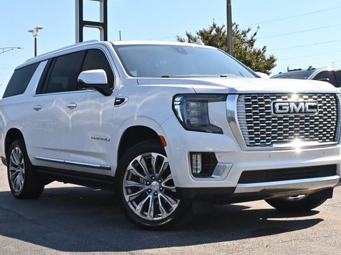 Used 2021 GMC Yukon XL Denali w/ Denali Premium Package AWD/4WD image 2