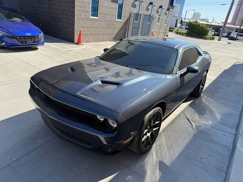 Used 2019 Dodge Challenger SXT w/ Blacktop Package image 8